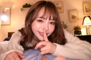 Em có muốn nếm thử sữa từ bầu vú của chị không
