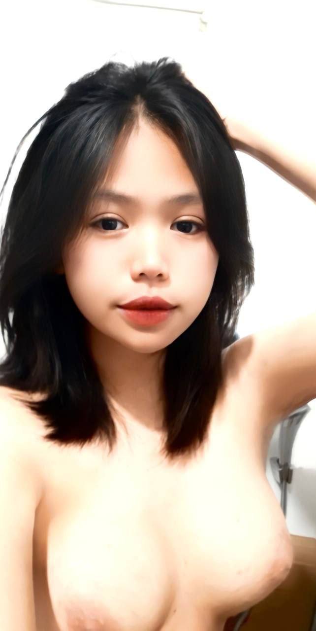 2 cấp trên nữ lừa cậu người mới vô làm ở chung phòng trong chuyến công tác