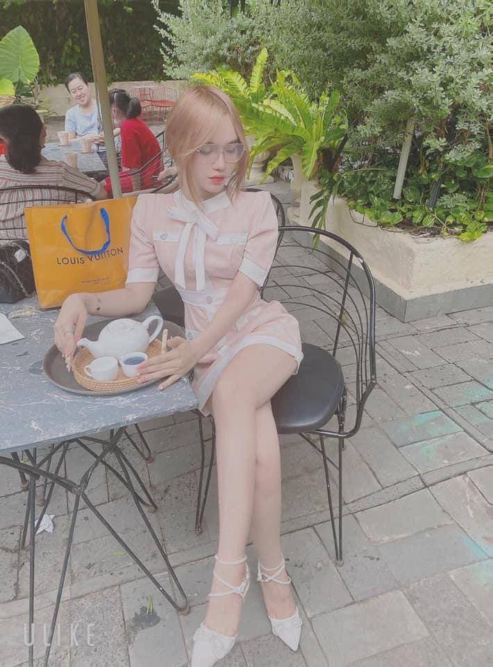 Bất ngờ móc lồn khiến em sướng chảy nước